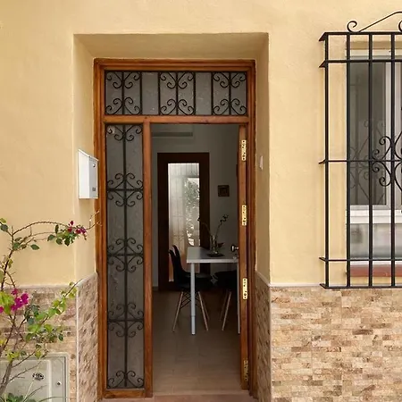 Casita Andaluza Centro Con Parking Sujeto A Disponibilidad Apartment Malaga